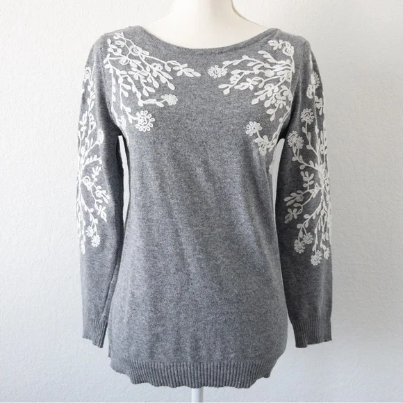 Rain + Rose Gray Embroidered‎ Floral Angora Sweater Size Small - Picture 5 of 10